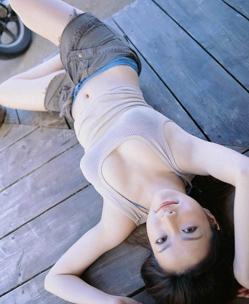 ���ı�������Ů��