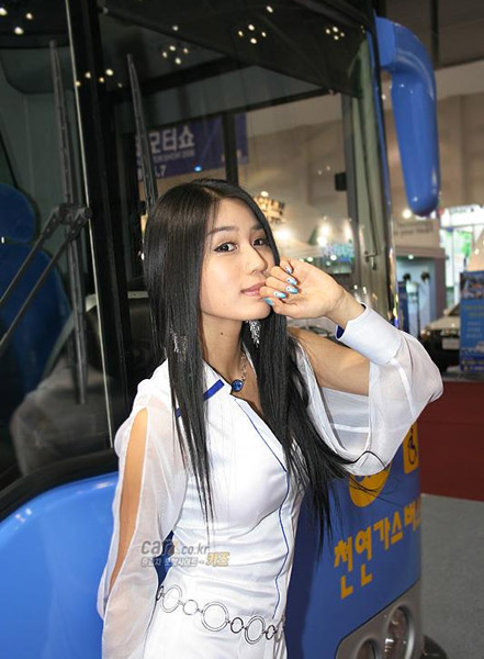 ����������չŮ��