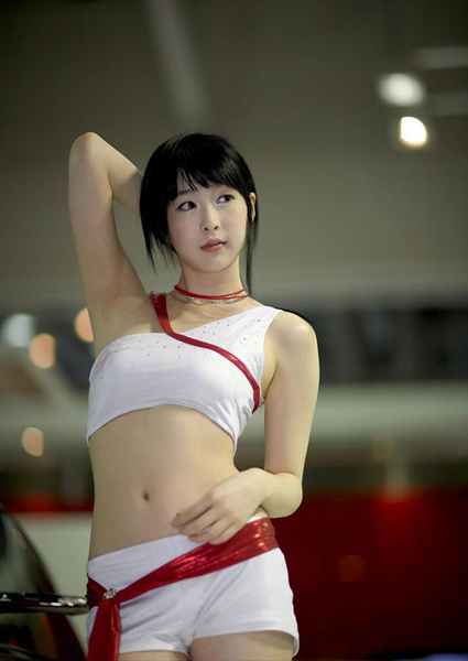 ����������չŮ��