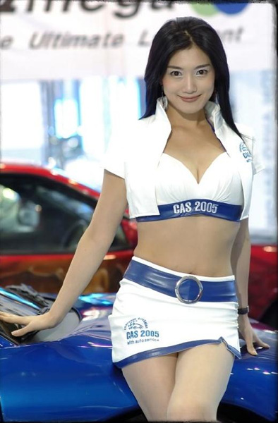 ����������չŮ��