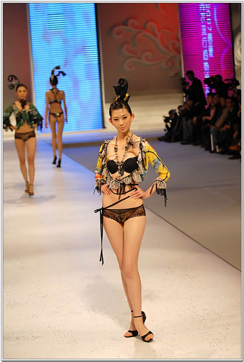 ʮ��ɫ���Ը�ģ��T̨����