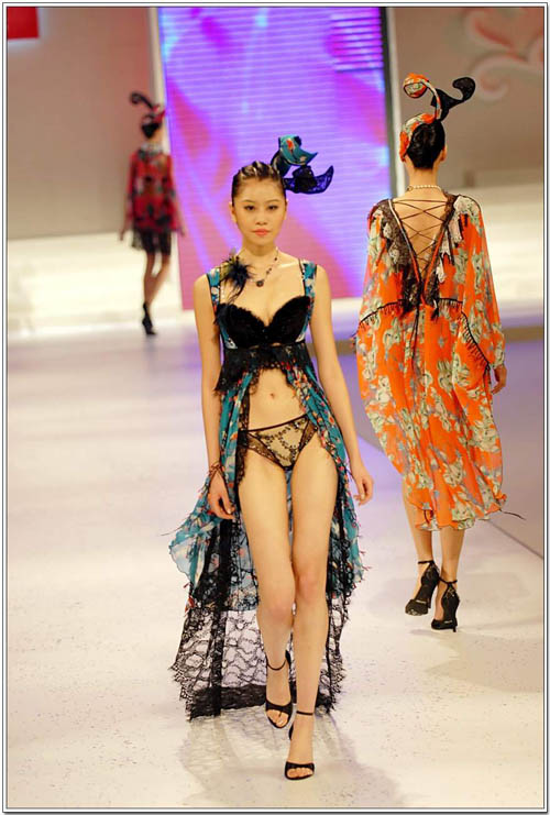 ʮ��ɫ���Ը�ģ��T̨����