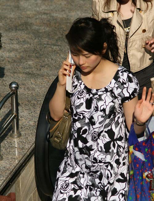 ץ���Ϻ�����·�ϵ���Ů