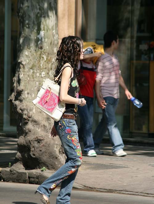 ץ���Ϻ�����·�ϵ���Ů