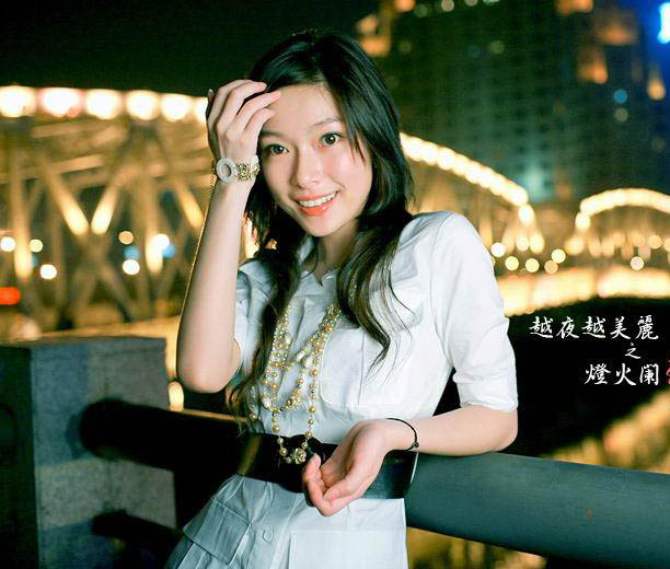 ҹɫ�µ�����Ů��