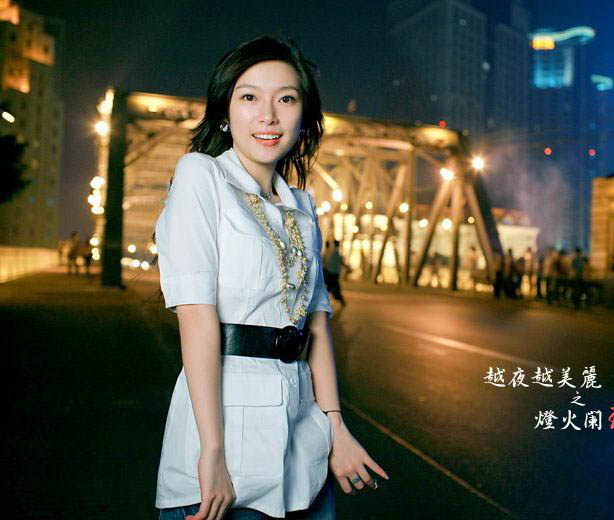 ҹɫ�µ�����Ů��