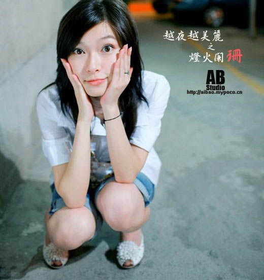 ҹɫ�µ�����Ů��