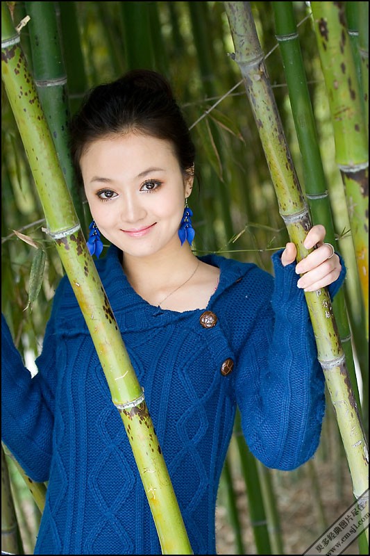 ���۾���Ů