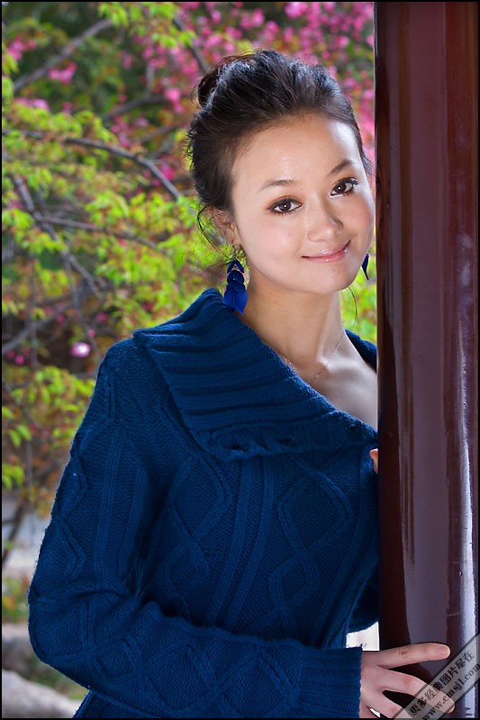 ���۾���Ů