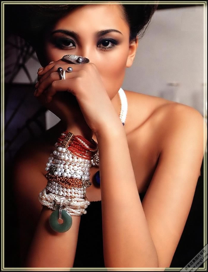 ��ױ����