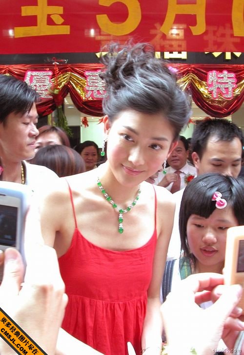 �����Ů���ǳ�ϯĳ��Ʒ�᳡