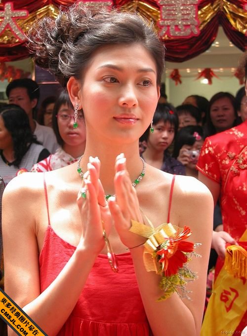 �����Ů���ǳ�ϯĳ��Ʒ�᳡