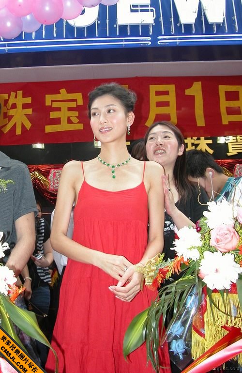 �����Ů���ǳ�ϯĳ��Ʒ�᳡