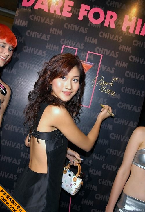 �����Ů���ǳ�ϯĳ��Ʒ�᳡