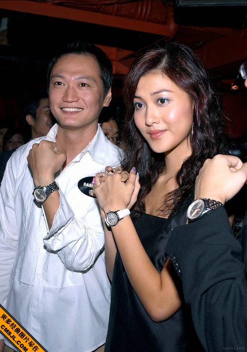 �����Ů���ǳ�ϯĳ��Ʒ�᳡