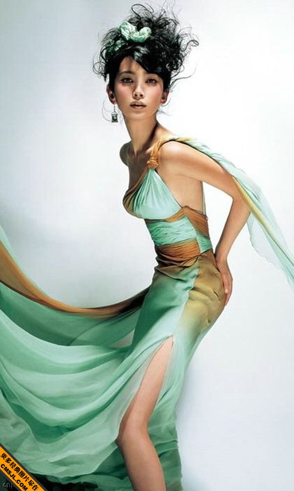 �ڶ���Ů���ǻ�ƴ�Լ��Ļ����Ը�����