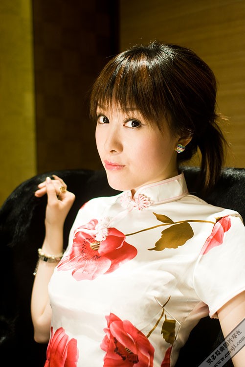 �������ʵ�Ư��������Ů