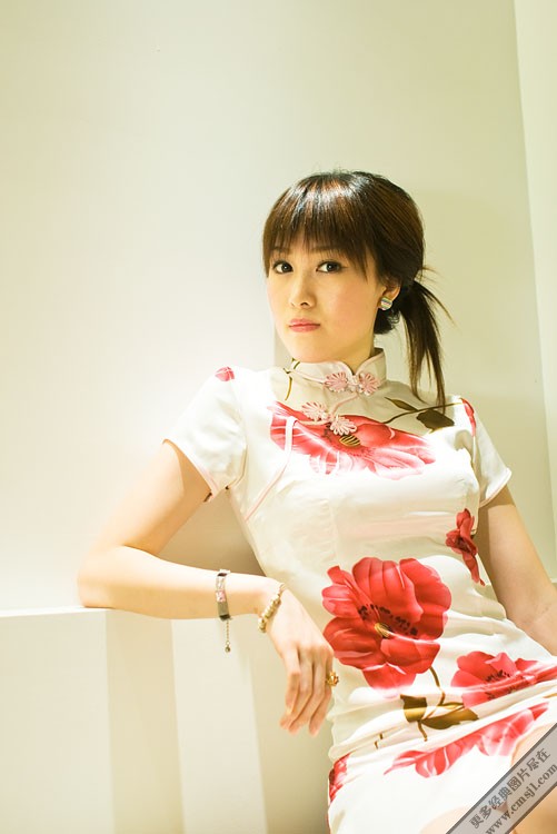 �������ʵ�Ư��������Ů