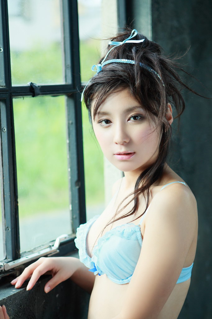 �����������MM