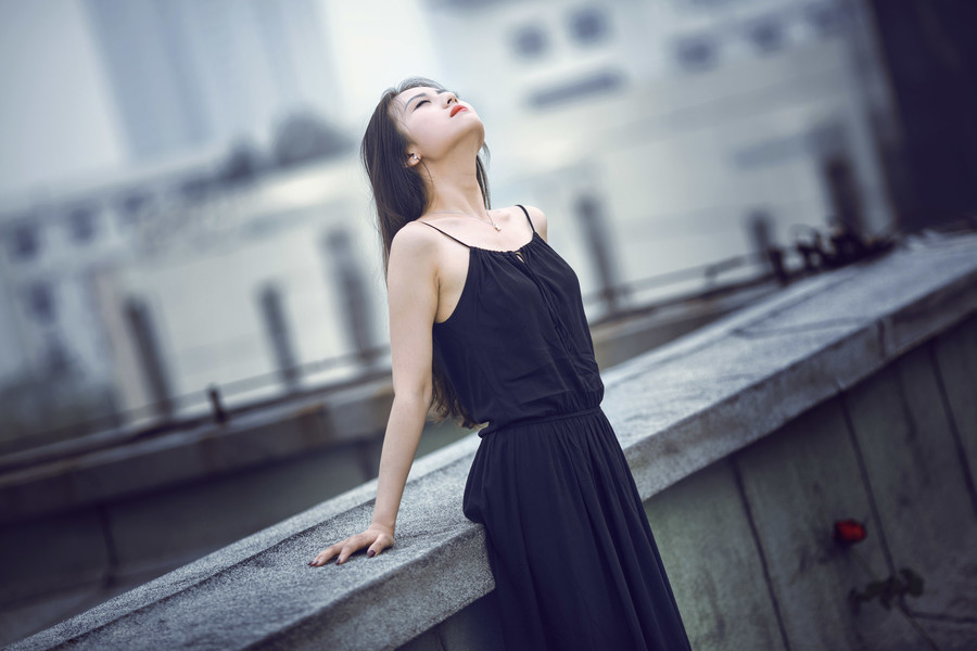 ��ɫ��¶��ȹ������̨����д��