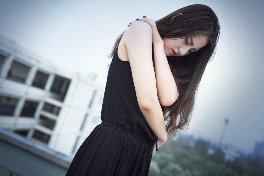 ��ɫ��¶��ȹ������̨����д��