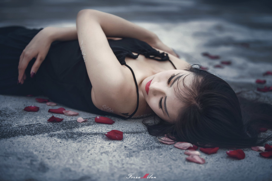 ��ɫ��¶��ȹ������̨����д��