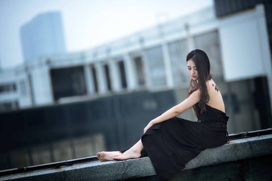 ��ɫ��¶��ȹ������̨����д��