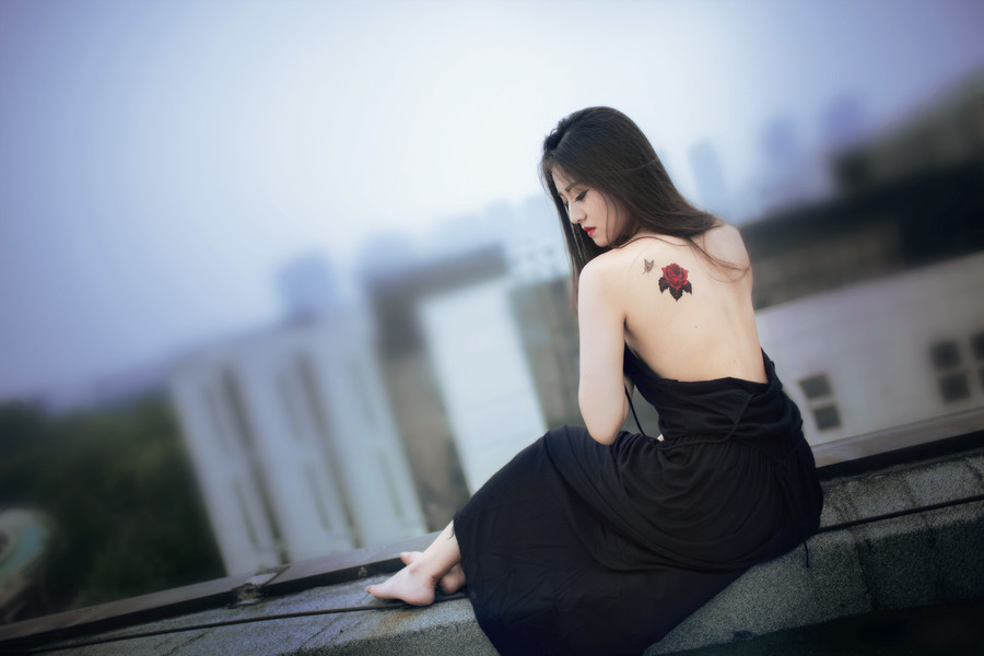 ��ɫ��¶��ȹ������̨����д��