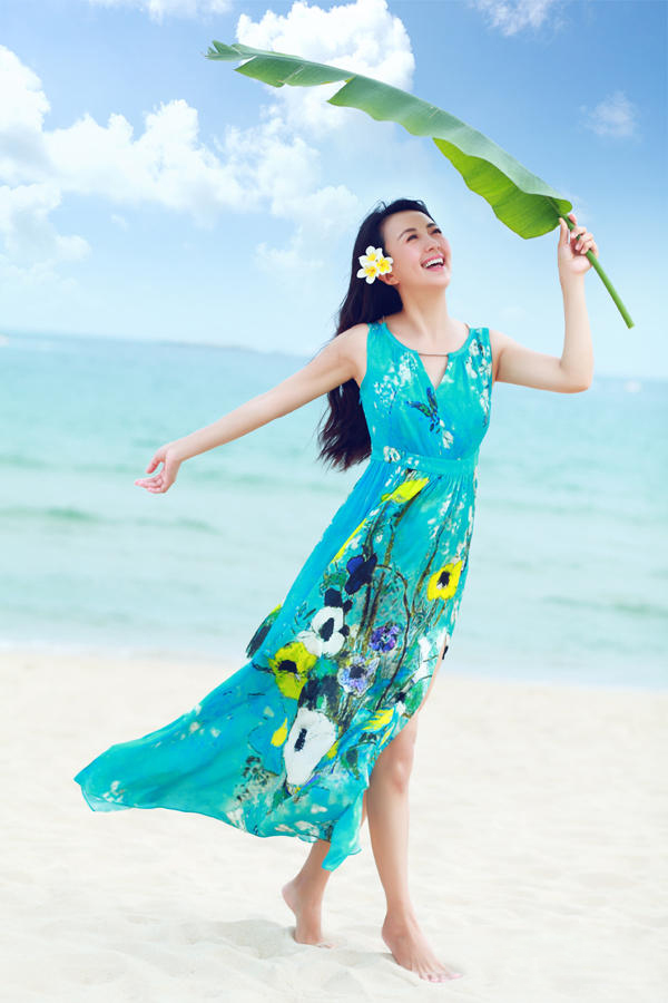 ��ͯ��ɳ̲д���ع� ױ������¶����Ц�� 