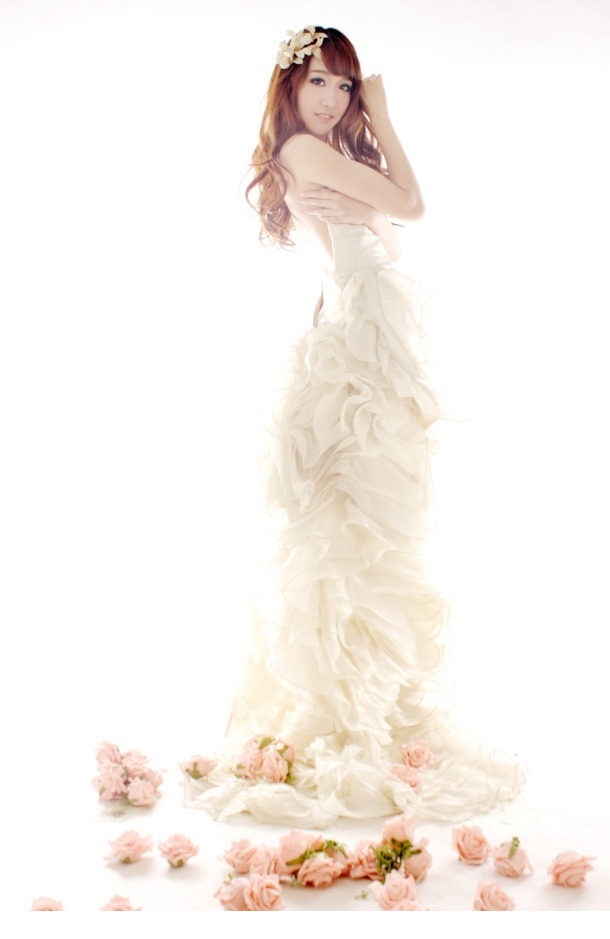 �Ը�����Ů�� õ�廨�µ����ġ� 