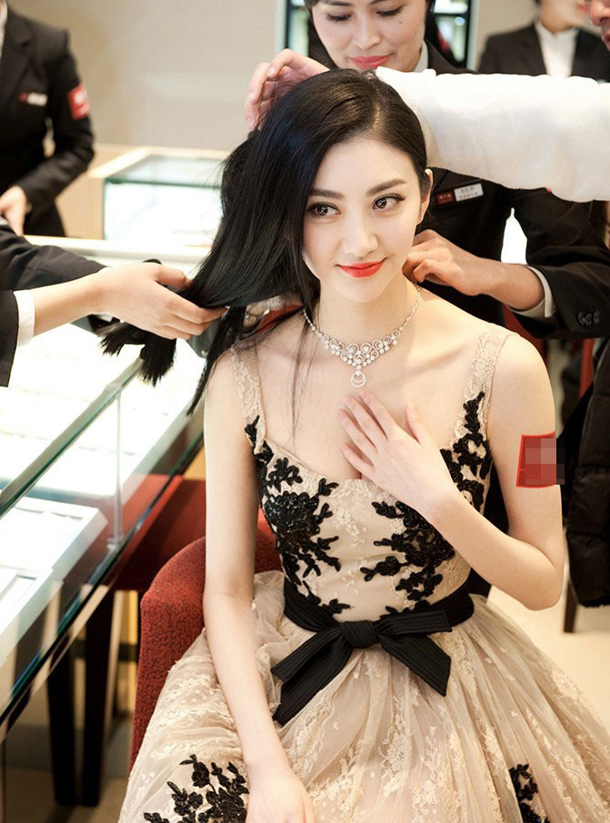 �����Ը����๴���᳡ ���մ���ȹ¶��ҵ��