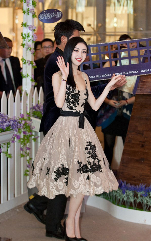 �����Ը����๴���᳡ ���մ���ȹ¶��ҵ��