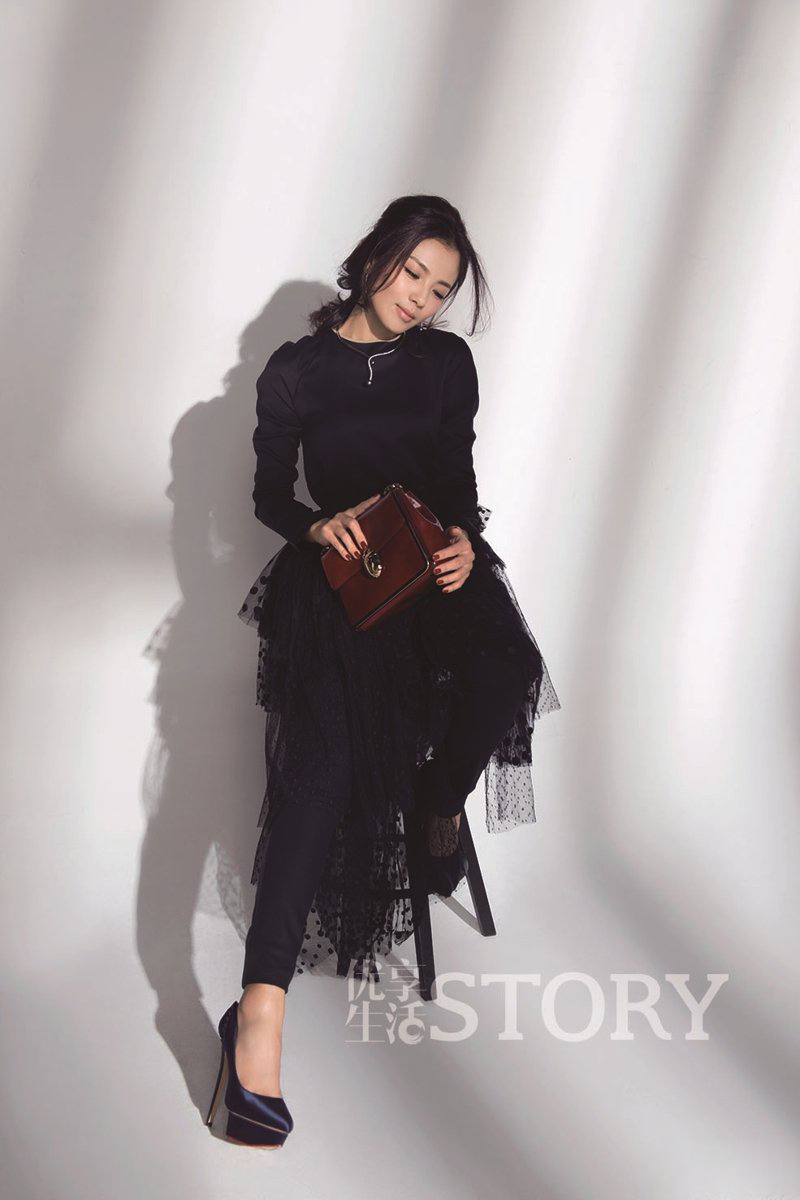 ������־����д�� �������ͽ�ʾ����Ů������ 