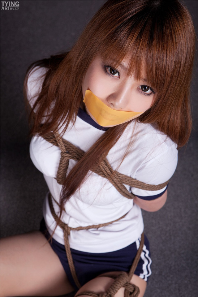 �崿�����д��