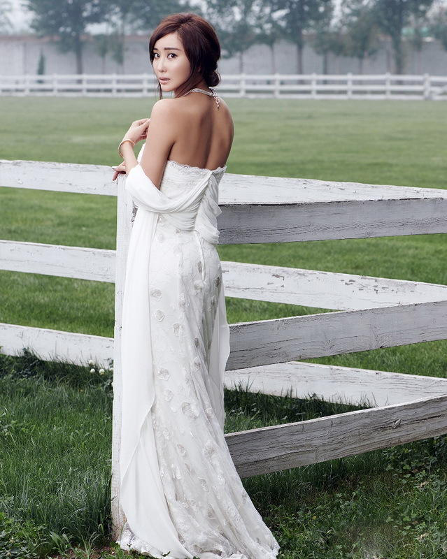 ����Ϫ��ɫ��ȹŮ��д�� ����С¶�Ը�