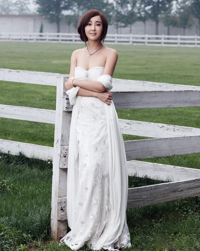 ����Ϫ��ɫ��ȹŮ��д�� ����С¶�Ը�