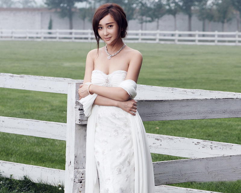 ����Ϫ��ɫ��ȹŮ��д�� ����С¶�Ը�