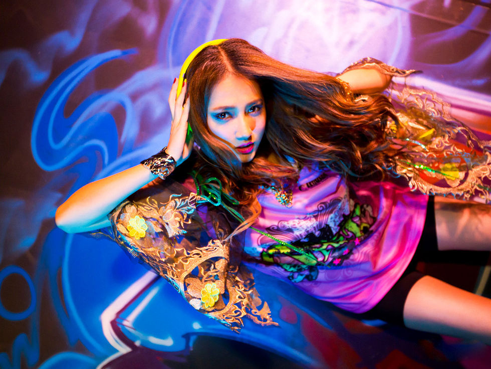 ��΢ЦŮ�����������λý���д�� 