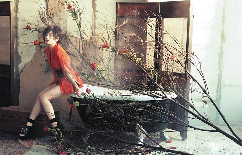 ��ޱ��־��ҹƬ ���޺�װ��Ů����