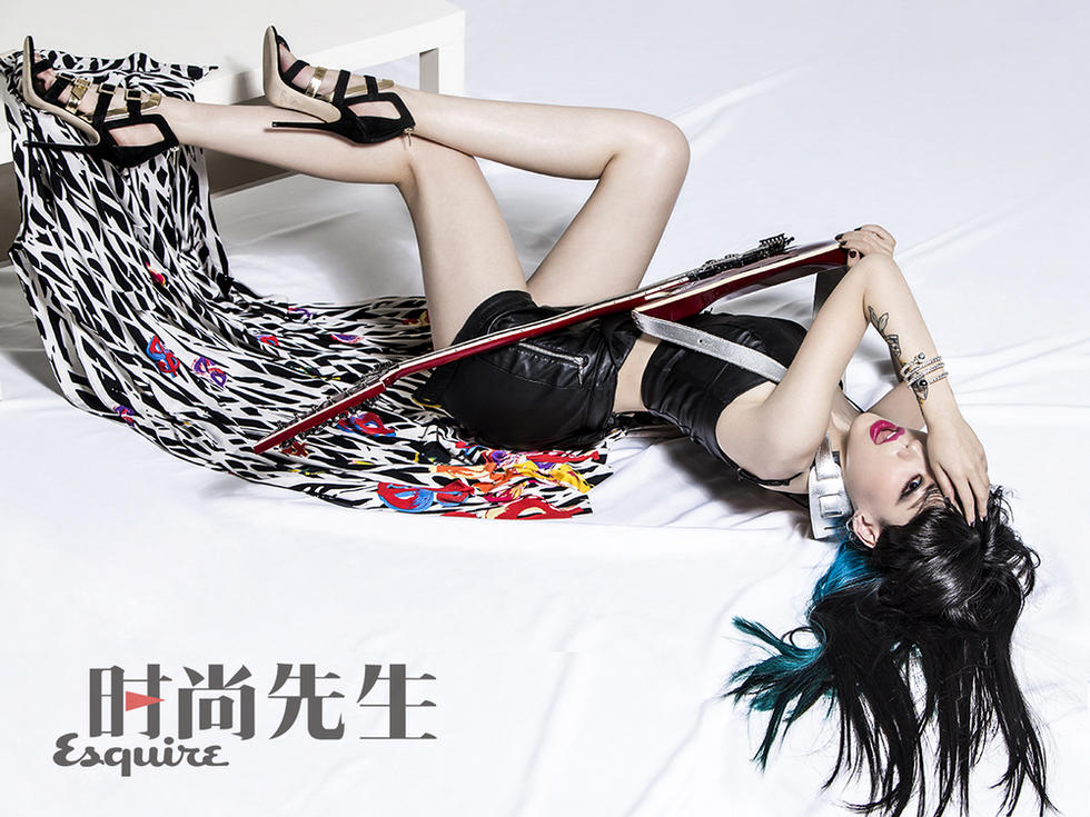 �й���������Ī��չ�����Ը��ջ�  