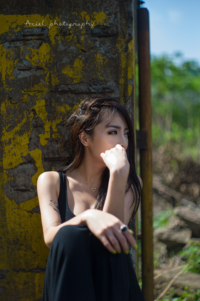 �Ը�ģ�طϾɳ������ݺ�ɫ��ȹ�ջ�  