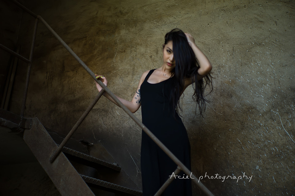 �Ը�ģ�طϾɳ������ݺ�ɫ��ȹ�ջ�  