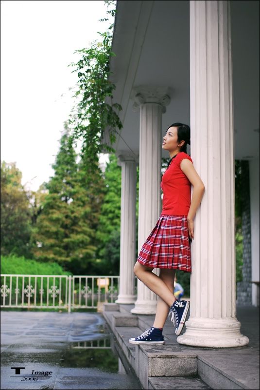 ��ˬ������У԰Ů��