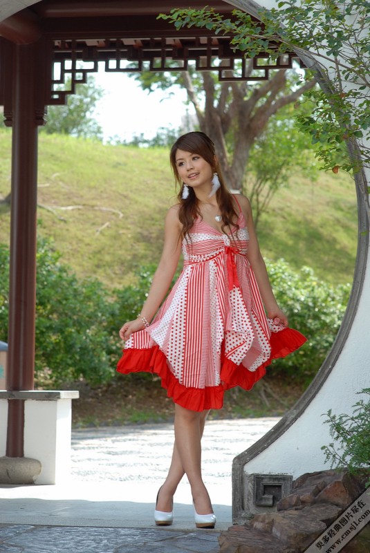 ���б�����ɫ����Ů