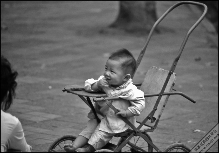 �ڰ���Ƭ����