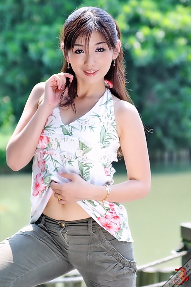 ɫ������