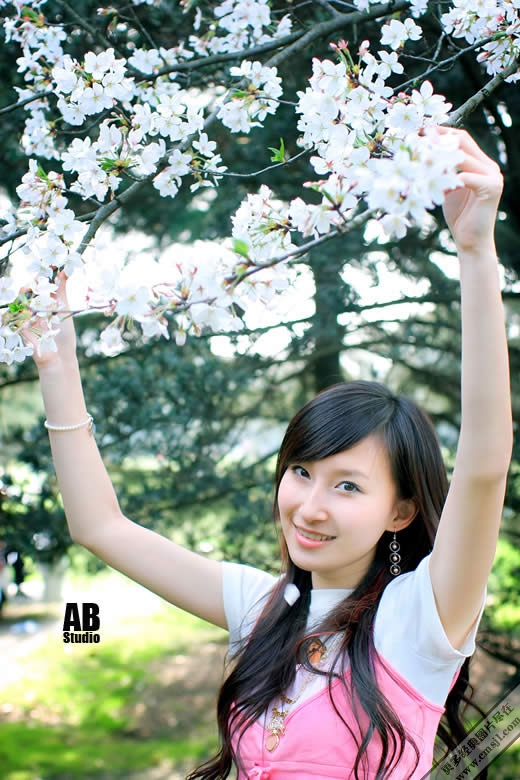 ӵ�������Ů��