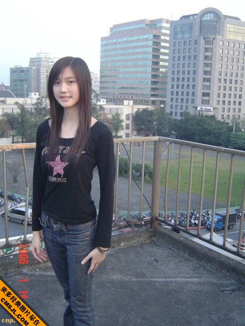 ̨�����紿��У԰��Ů������