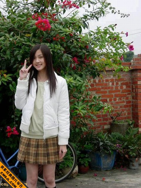 ̨�����紿��У԰��Ů������