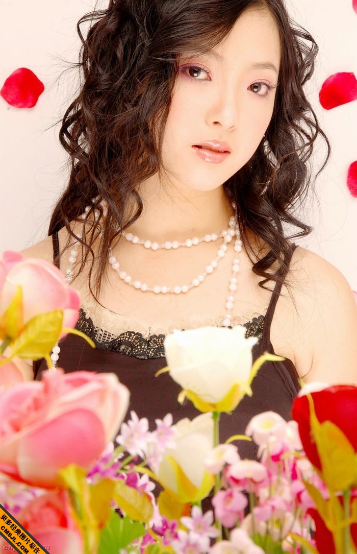 ������Ů�󻨶�һ��Ư��